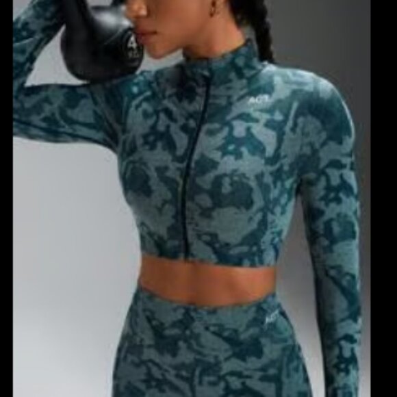 Seamless Leggings and Long Sleeve Front Zipper Crop Top Match Set - Picture 4 of 6